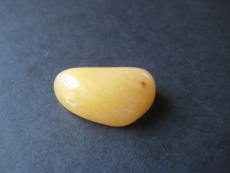 Chalcedon, gelb - Trommelstein, gebohrt