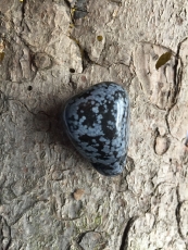 Obsidian - Schneeflockenobsidian - Trommelstein, gebohrt