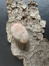 Sonnenstein - Trommelstein, gebohrt