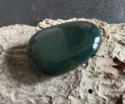 Heliotrop - Trommelstein, gebohrt