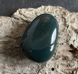 Heliotrop - Trommelstein, gebohrt