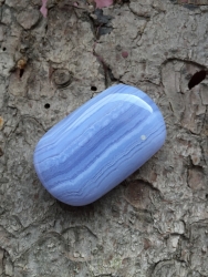 Chalcedon, blau gebändert - Scheibenstein, gebohrt