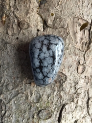 Obsidian - Schneeflockenobsidian - Trommelstein, gebohrt