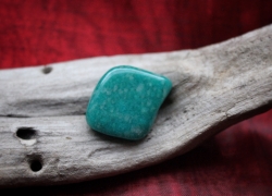 Amazonit - Trommelstein, gebohrt