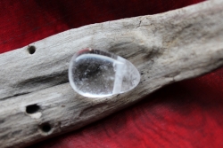 Bergkristall - Trommelstein, gebohrt