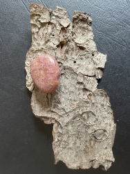 Muskovit, rot (Glimmer) - Trommelstein, gebohrt